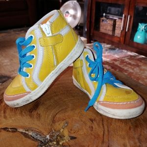 Leather sneakers size 6.5 toddlers